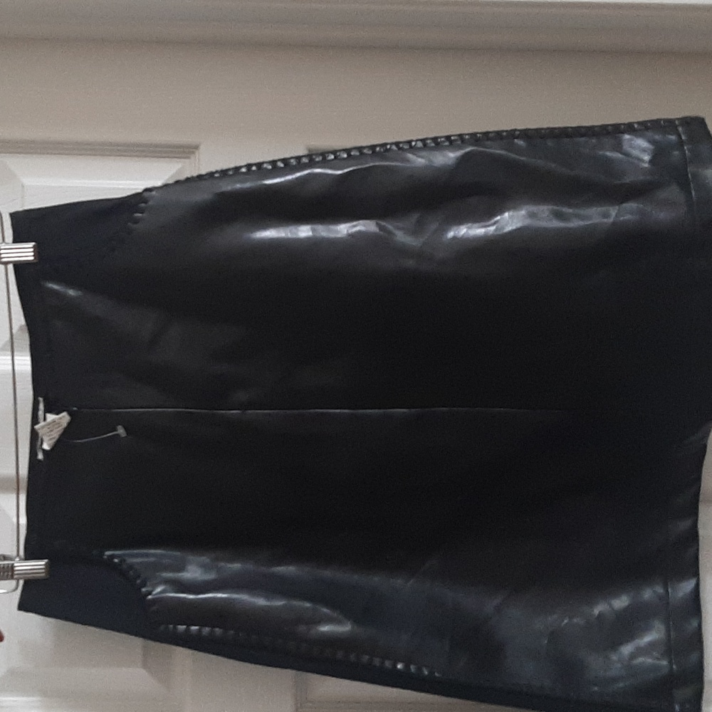 Sharagano Paris Black leather Skirt Size Medium